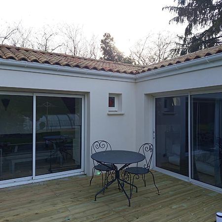 Mas Des Vignes Piscine Chauffee Bed & Breakfast Le Champ-Saint-Pere Exterior photo