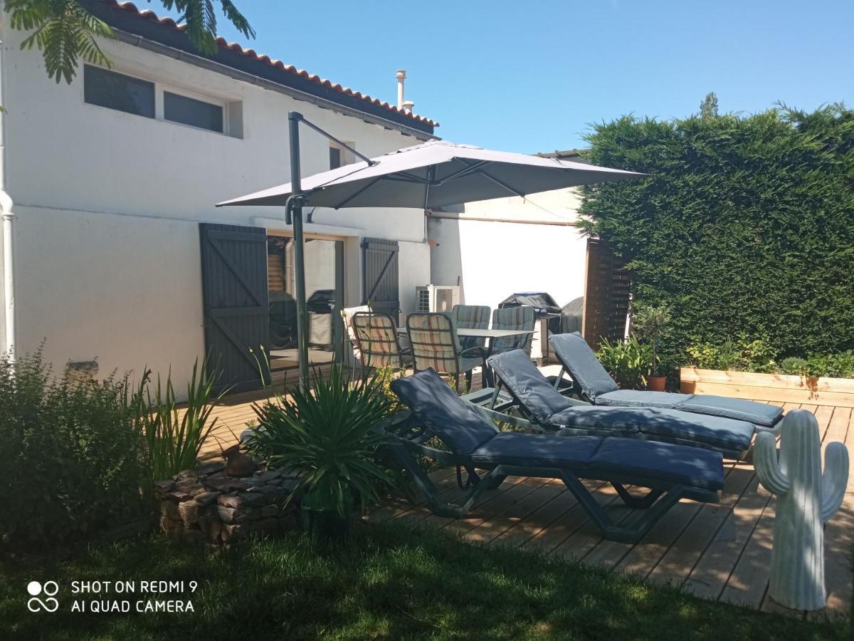 Mas Des Vignes Piscine Chauffee Bed & Breakfast Le Champ-Saint-Pere Exterior photo