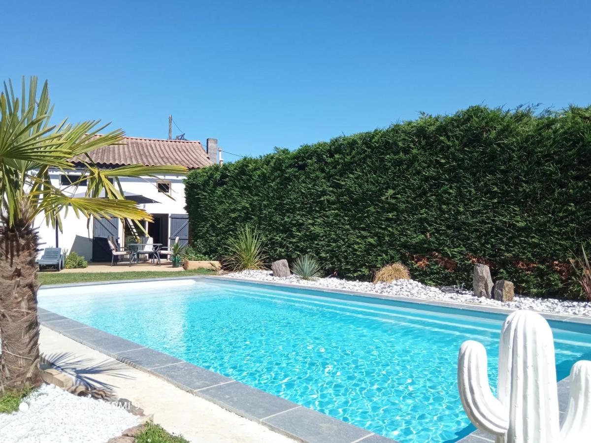 Mas Des Vignes Piscine Chauffee Bed & Breakfast Le Champ-Saint-Pere Exterior photo