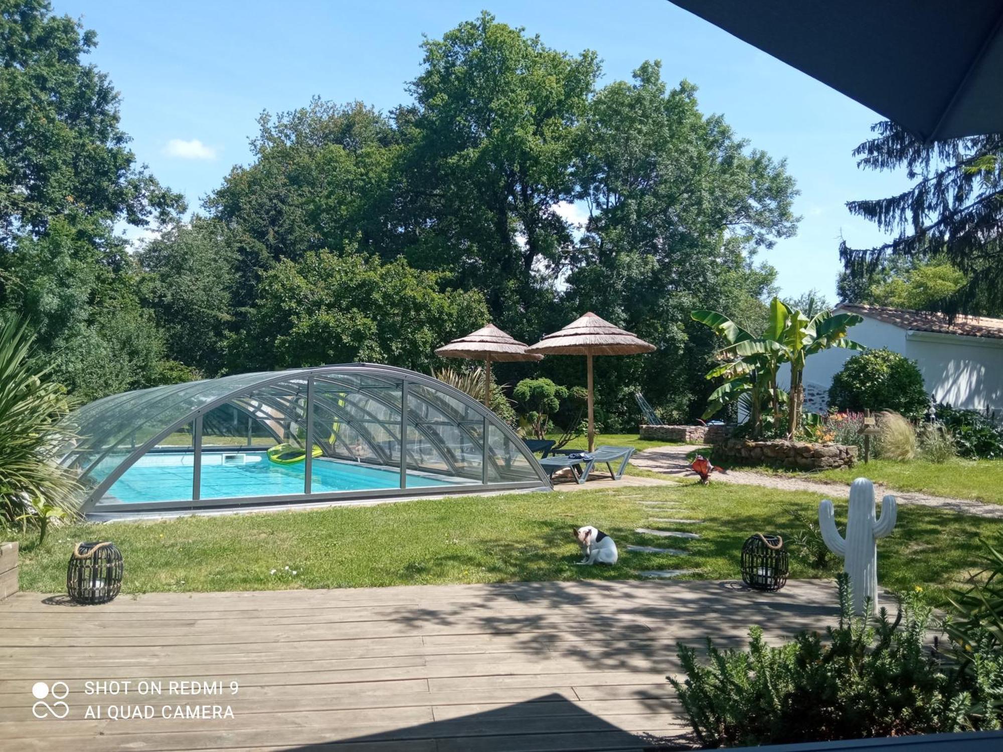 Mas Des Vignes Piscine Chauffee Bed & Breakfast Le Champ-Saint-Pere Exterior photo