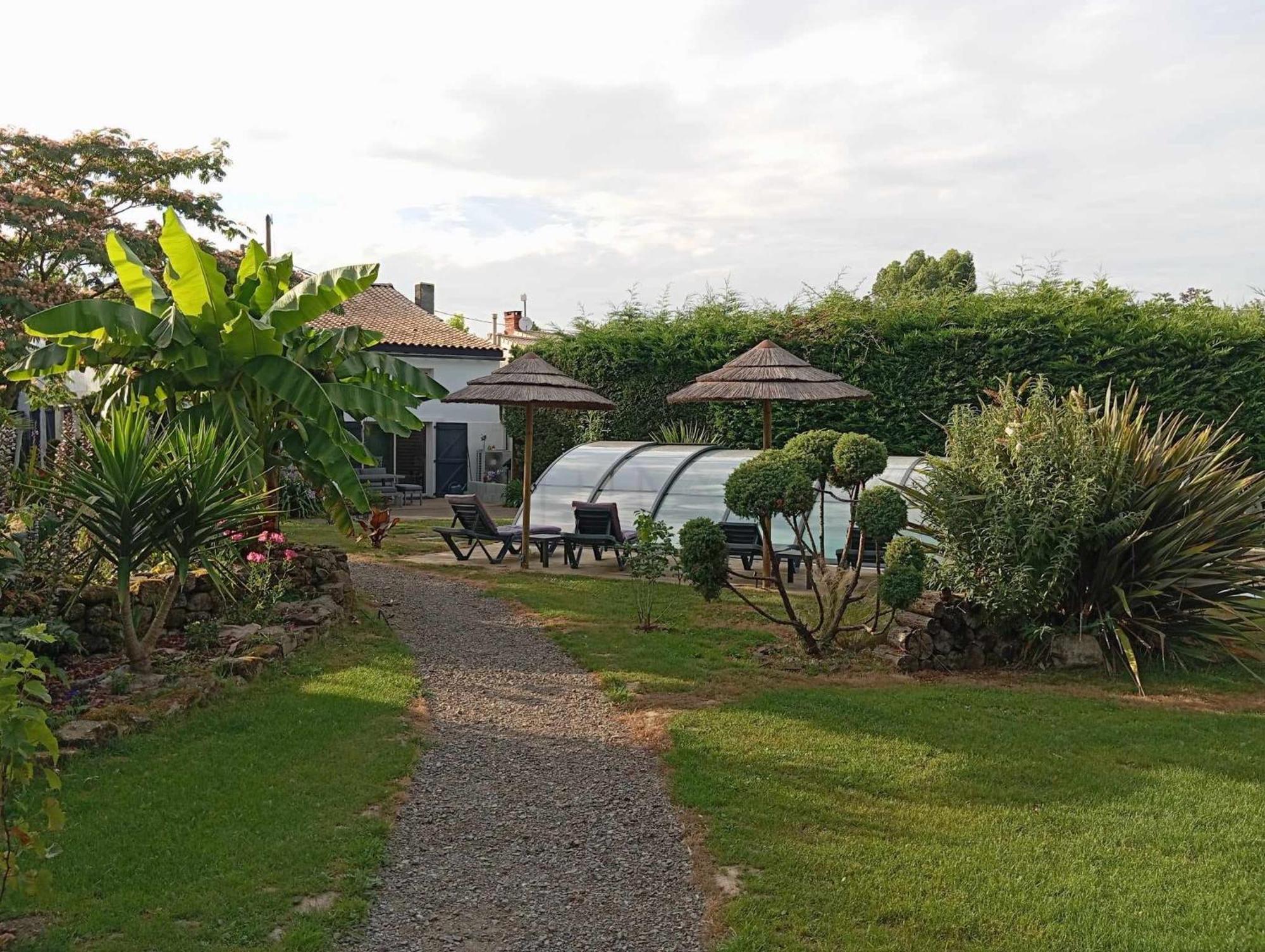 Mas Des Vignes Piscine Chauffee Bed & Breakfast Le Champ-Saint-Pere Exterior photo
