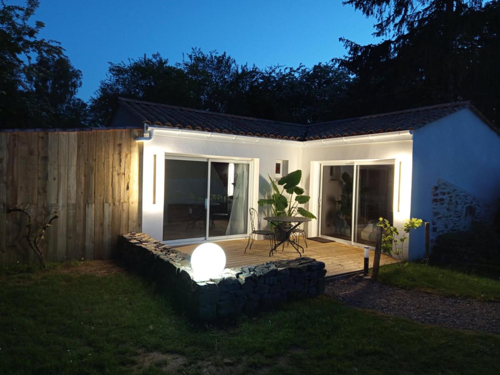 Mas Des Vignes Piscine Chauffee Bed & Breakfast Le Champ-Saint-Pere Exterior photo